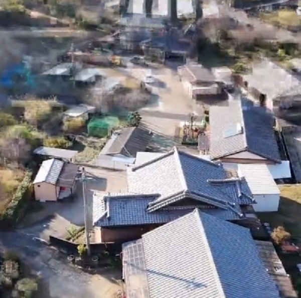 自宅や実家の外観を上空から記録した空撮写真